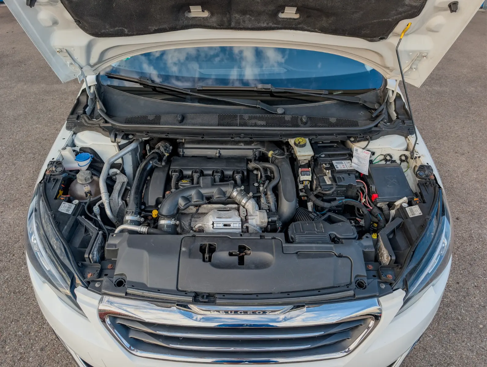 Peugeot 308 2014 — photo 26