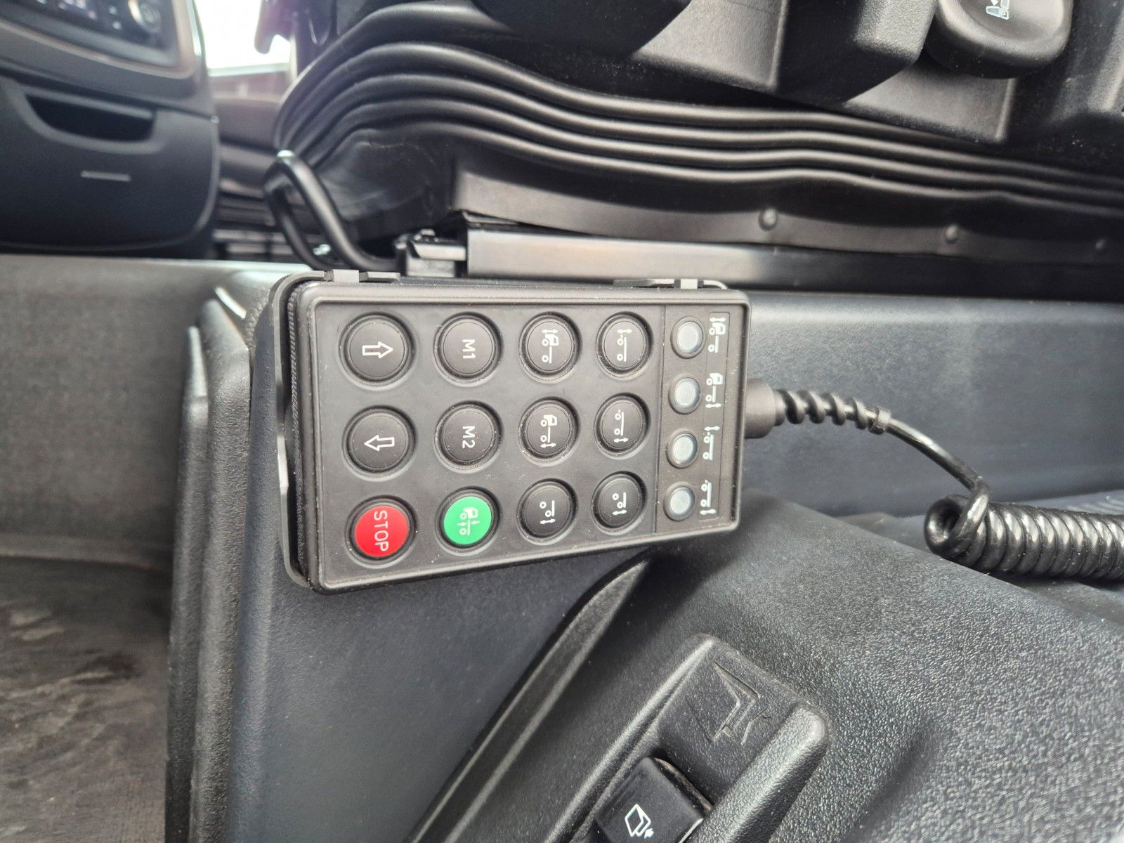 Fahrzeugabbildung Iveco Stralis 460NP LNG Standklima Xenon 3 Stück