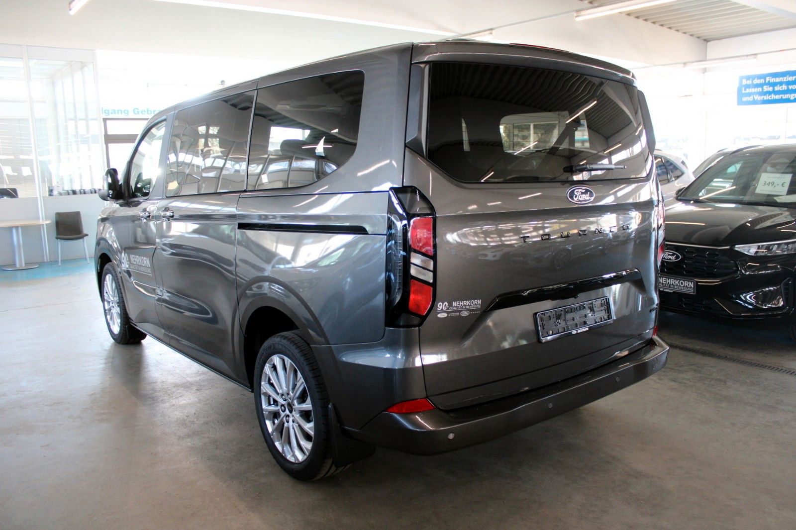 Fahrzeugabbildung Ford Tourneo Custom L1 8-Sitz Titanium Aut. Top Ausst
