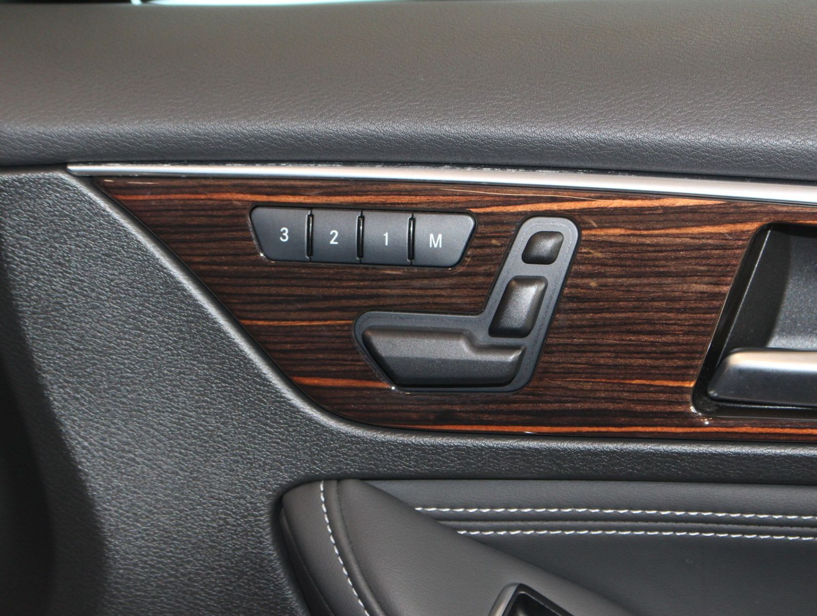 Fahrzeugabbildung Infiniti Q30 1.6 Premium 2. Hand*Navi*Kamera