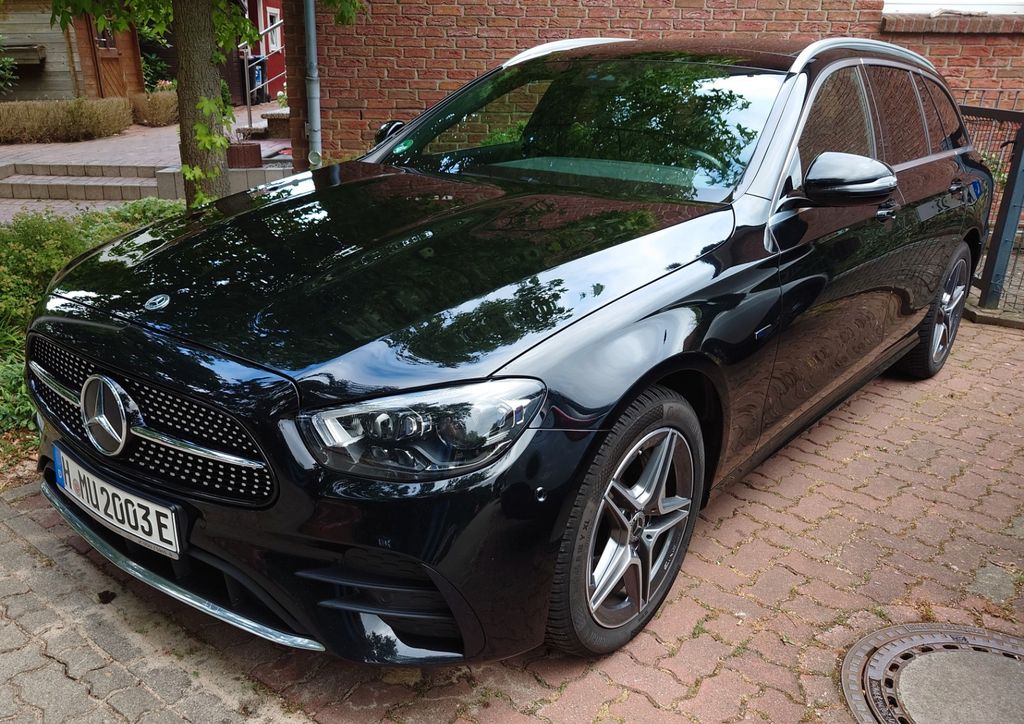 Image of Mercedes-Benz E 300