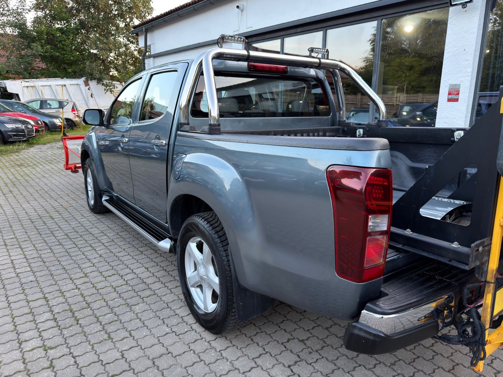 Fahrzeugabbildung Isuzu D-Max Double Cab 4WD Premium|SCHNEEPFLUG|AUTOMAT