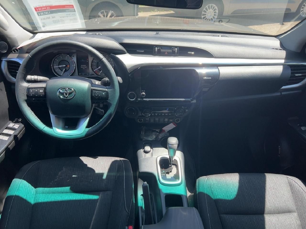 Fahrzeugabbildung Toyota Hilux Double Cab Comfort 2.8 4x4 inkl. AHK