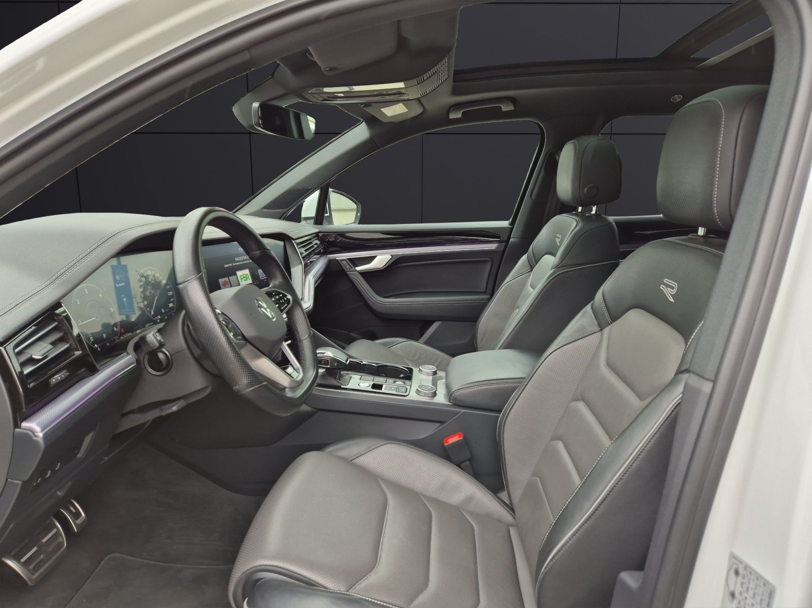 Fahrzeugabbildung Volkswagen Touareg TDI R-Line 4M Matrix Luft Navi Pano Lede