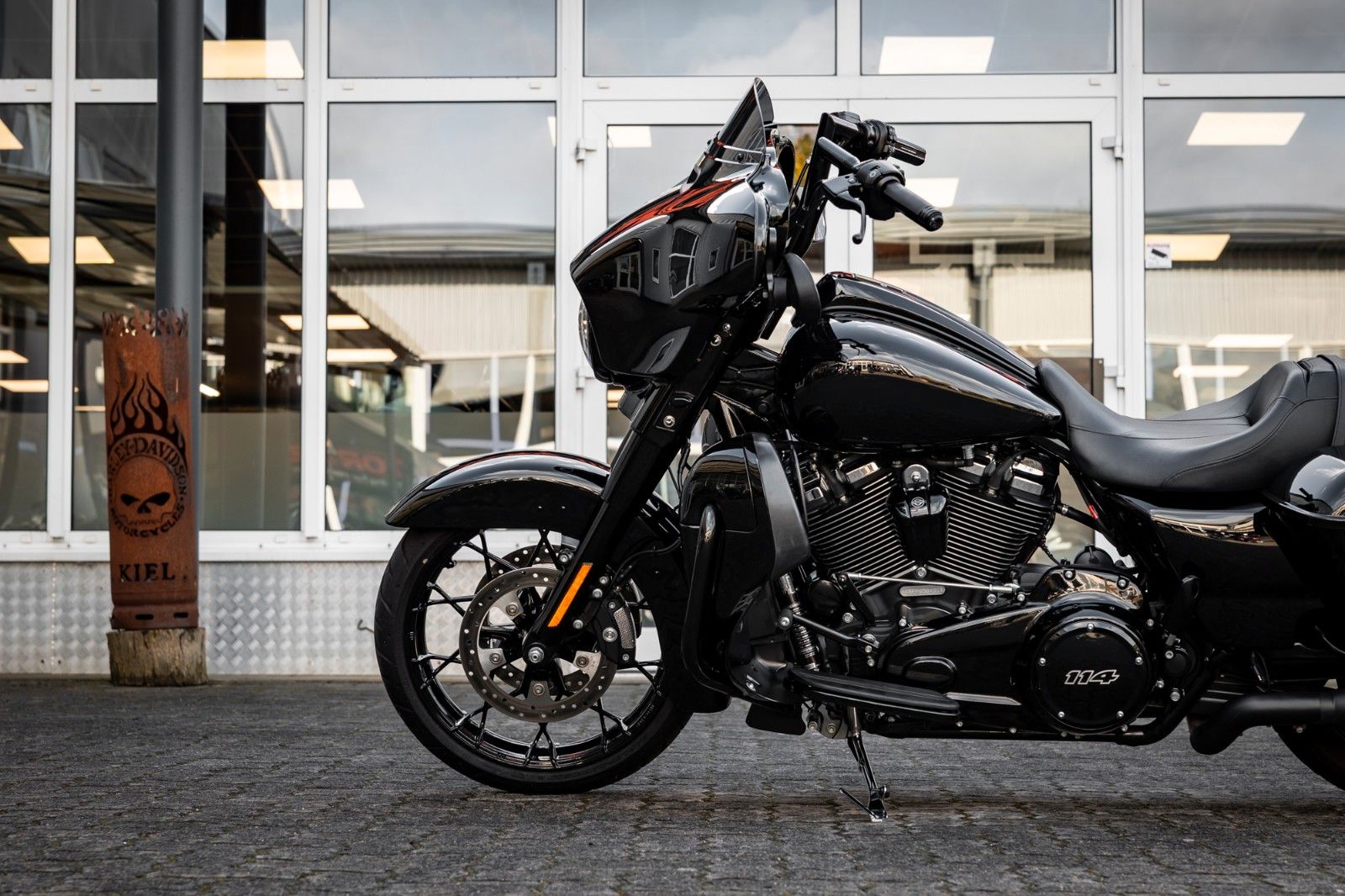 Fahrzeugabbildung Harley-Davidson STREET GLIDE SPECIAL 114 KESSTECH - LAST EDITION