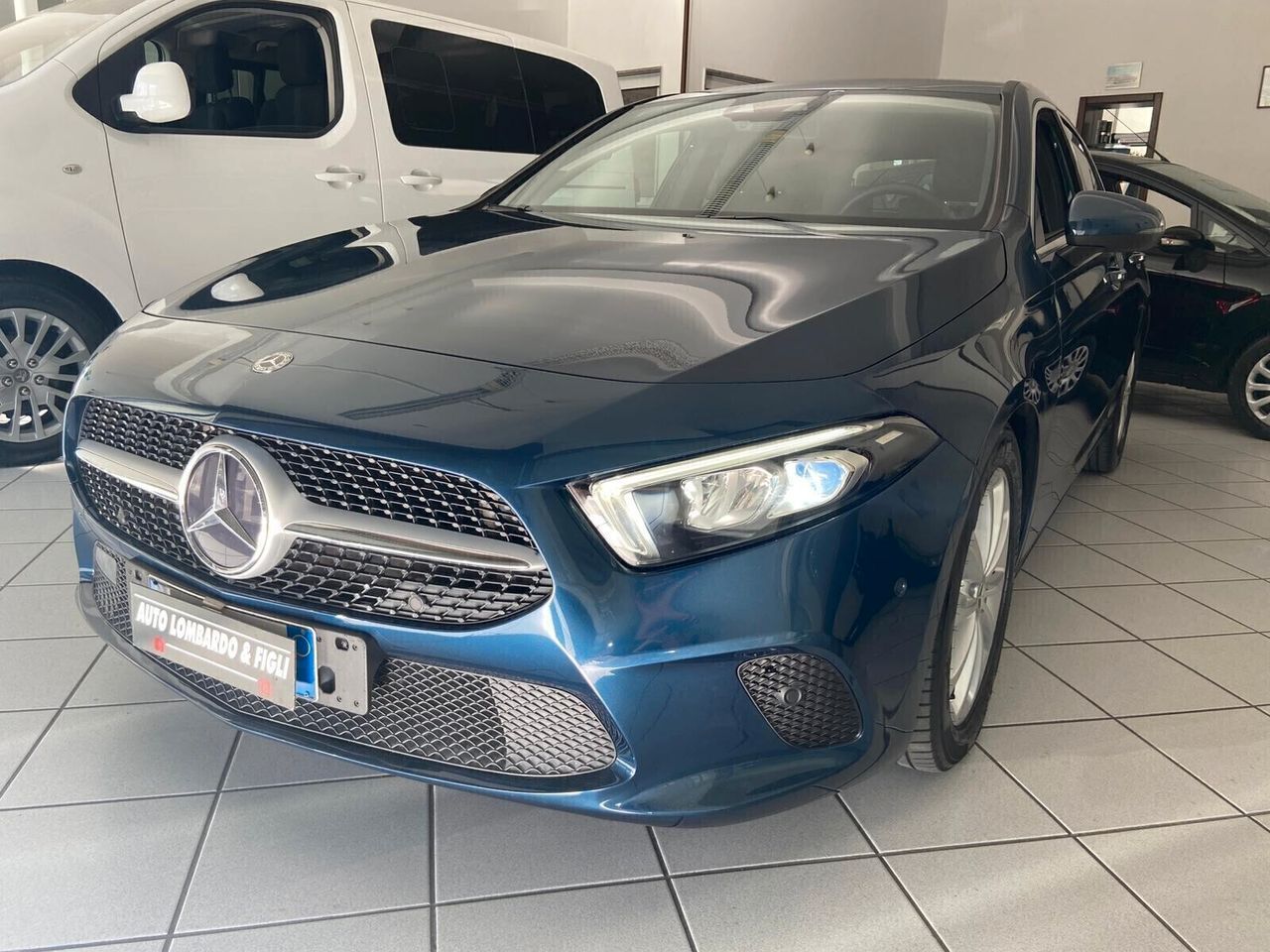 Mercedes-Benz MERCEDES-BENZ A 180D AUTOMATIC SPORT imagem 2