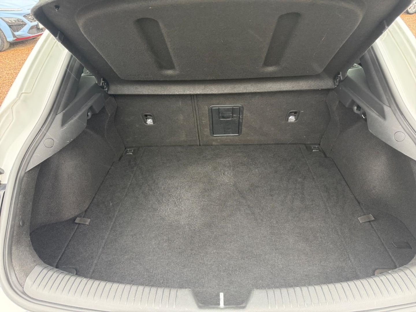 Fahrzeugabbildung Hyundai i30 1.4 T-GDI NEW FASTBACK PREMIUM+NAVI-P+LED+KL