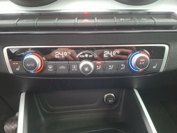 Audi Q2 30 TFSI design °S Line°LED°Navi°SHZ°PDC°AAC°