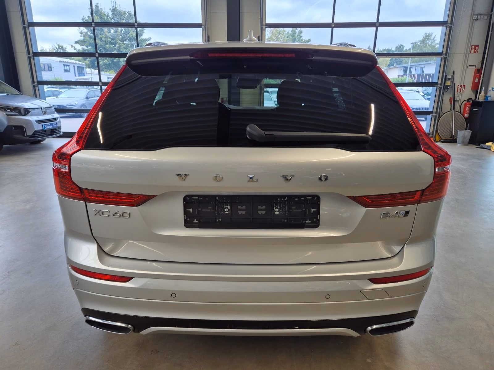 Volvo XC60 R DESIGN 2.0d AWD LEDER NAVI SPUR CAMERA