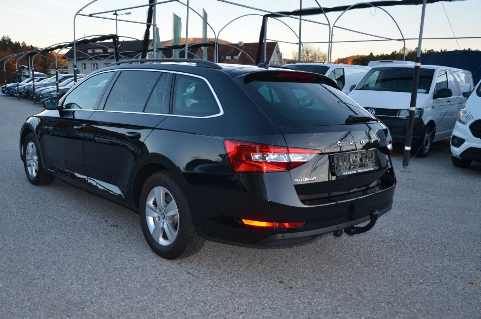 Skoda Superb Kombi 2,0 TDI DSG LED AHV VIRT EXP:17.450 imagem 3