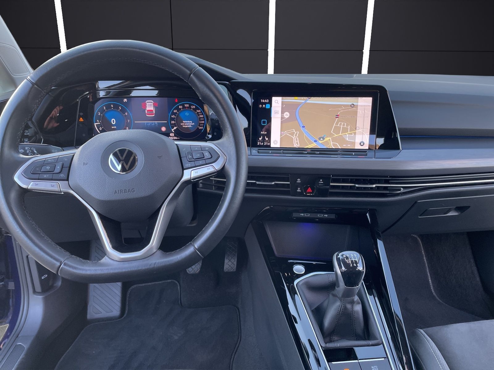 Fahrzeugabbildung Volkswagen Golf VIII Variant Style TSI LED+ ACC SH RearView