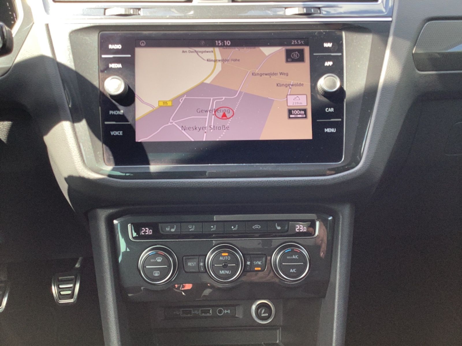 Fahrzeugabbildung Volkswagen Tiguan TDI IQ.DRIVE AHK Kamera ACC