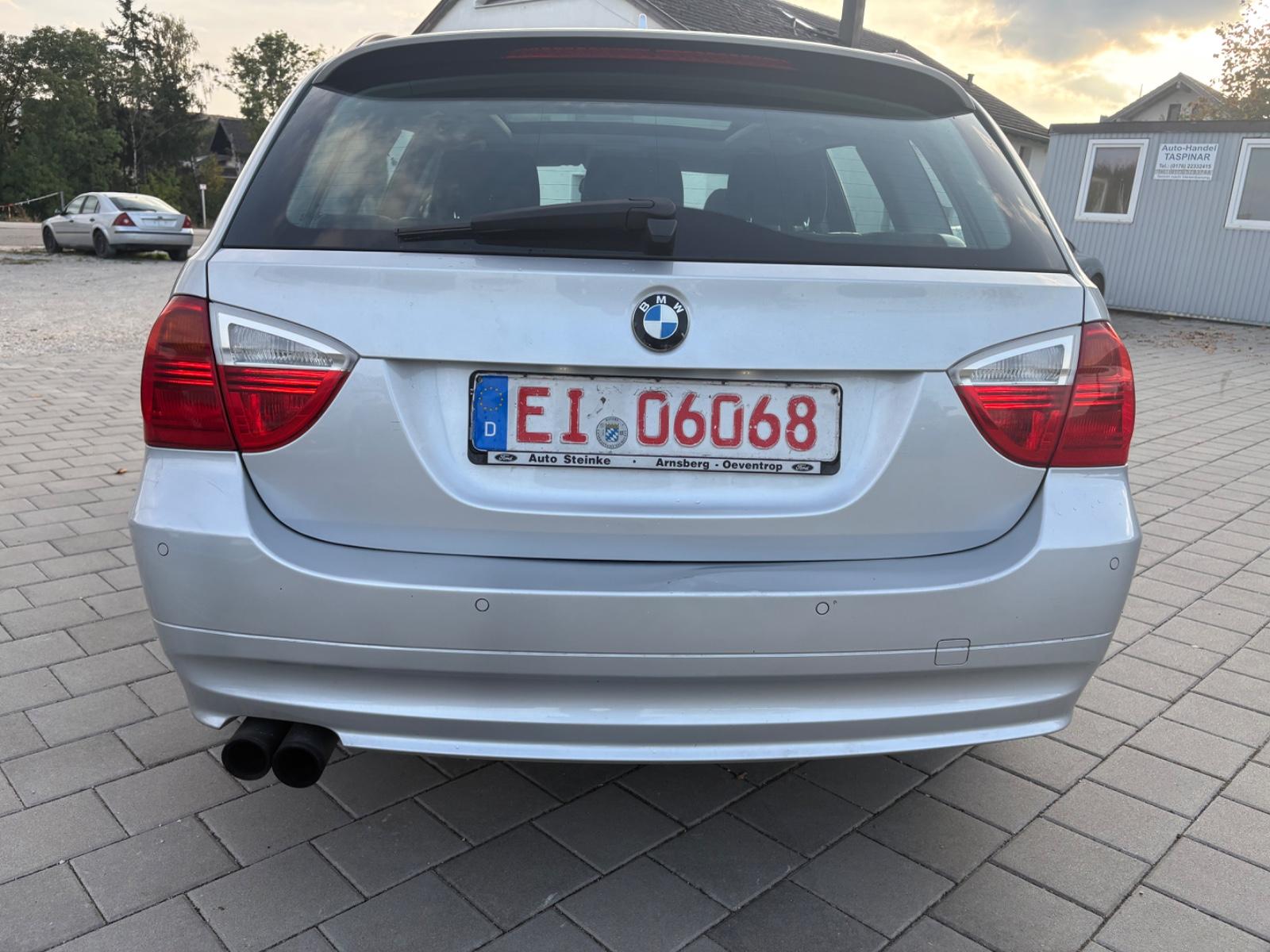 BMW 330xi Touring 272 ch 6 cylindres xDrive • Boîte manuelle 6 • Toit pano • GPS • Xénon • Radars AV/AR