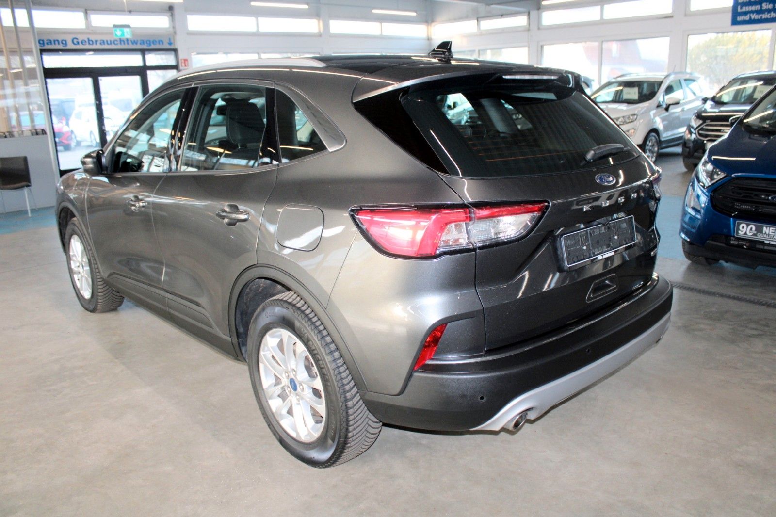 Fahrzeugabbildung Ford Kuga 2.5 PHEV Titanium LED Panodach WinterPaket