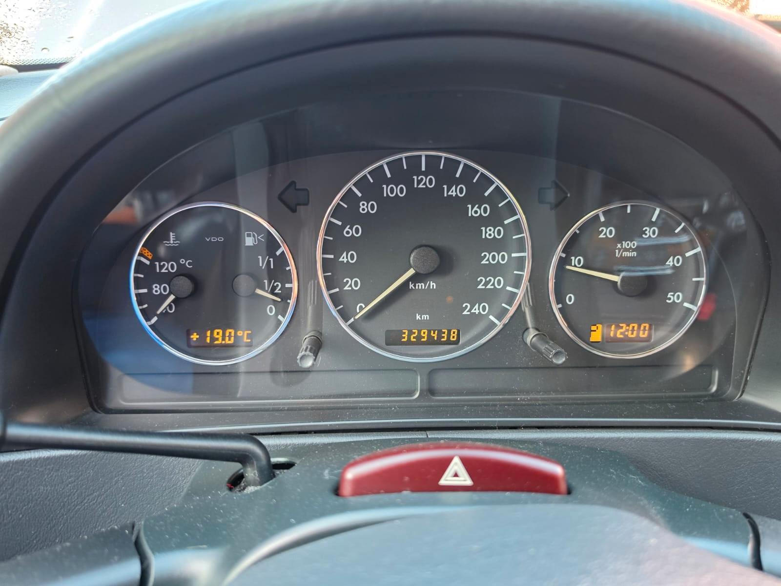 Mercedes-Benz ML270 2005 — photo 13