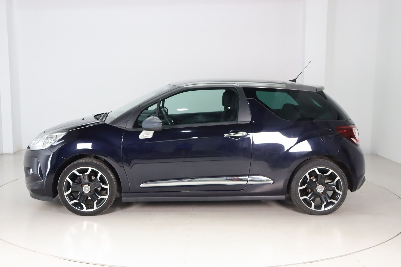 Fahrzeugabbildung Citroën DS3 * Klimaautom. * wenig Kilometer * 1. Hand