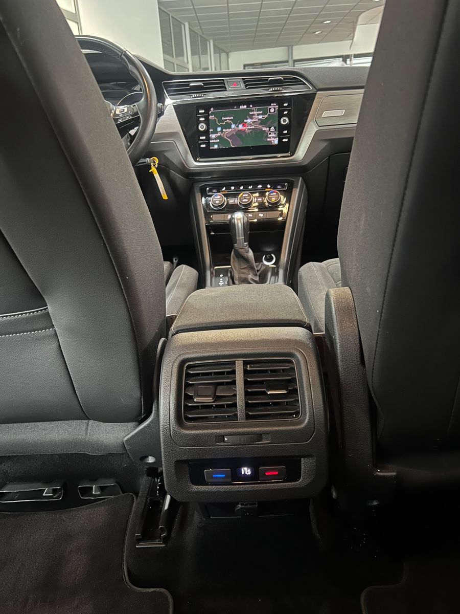 Fahrzeugabbildung Volkswagen Touran Comfortline 2.0TDI DSG ACC*NAVI*ALCANTARA