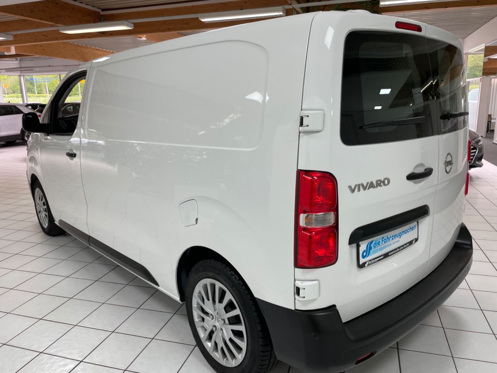 Fahrzeugabbildung Opel Vivaro Kasten Edition M *Headup Carplay*