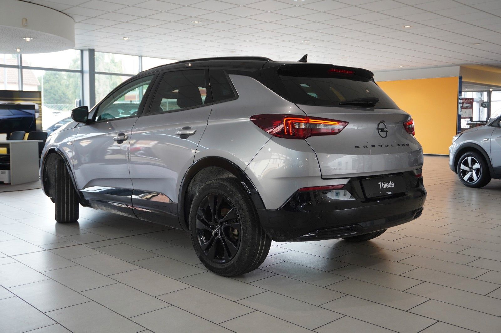Fahrzeugabbildung Opel Grandland (X) 1.2T GS LINE NAVI/LED/KAMERA/SPORT
