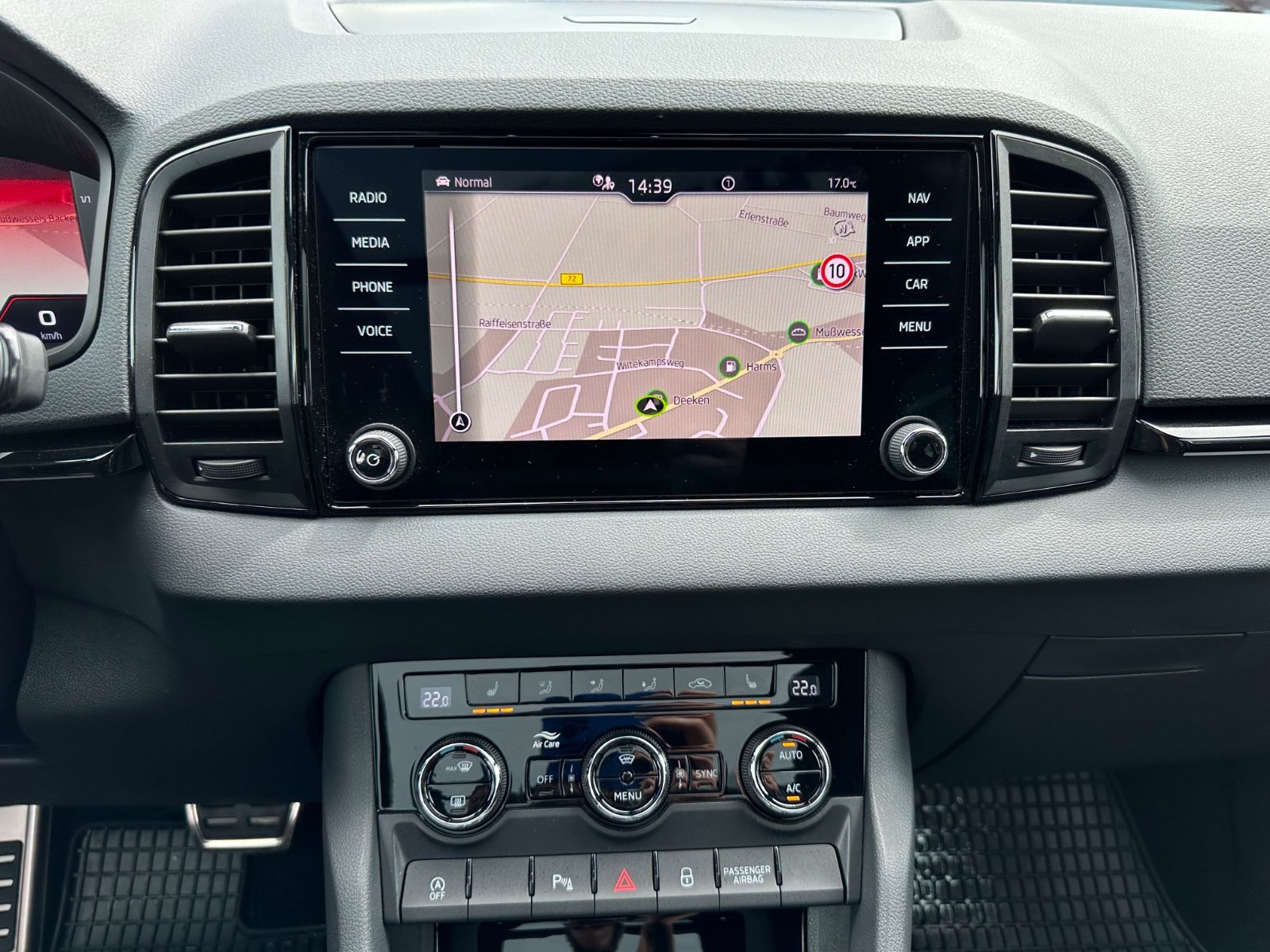 Fahrzeugabbildung SKODA Karoq 2.0 TSI Sportline 4x4 Pano/Matrix/ACC/Navi