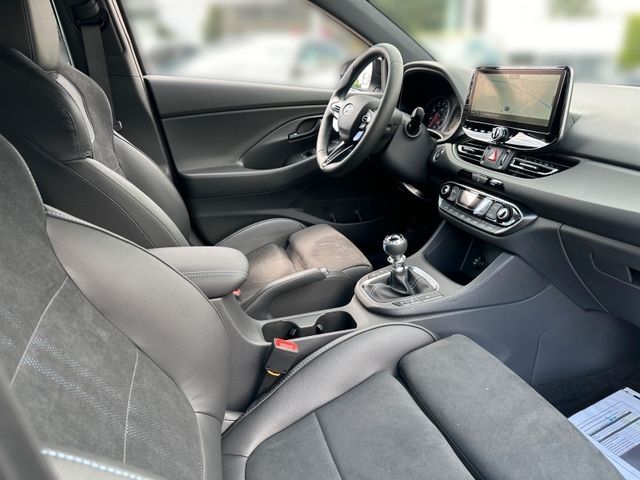 Fahrzeugabbildung Hyundai i30 N Perf VOLL - Navi Komfort-P. Assist.-P. Pan