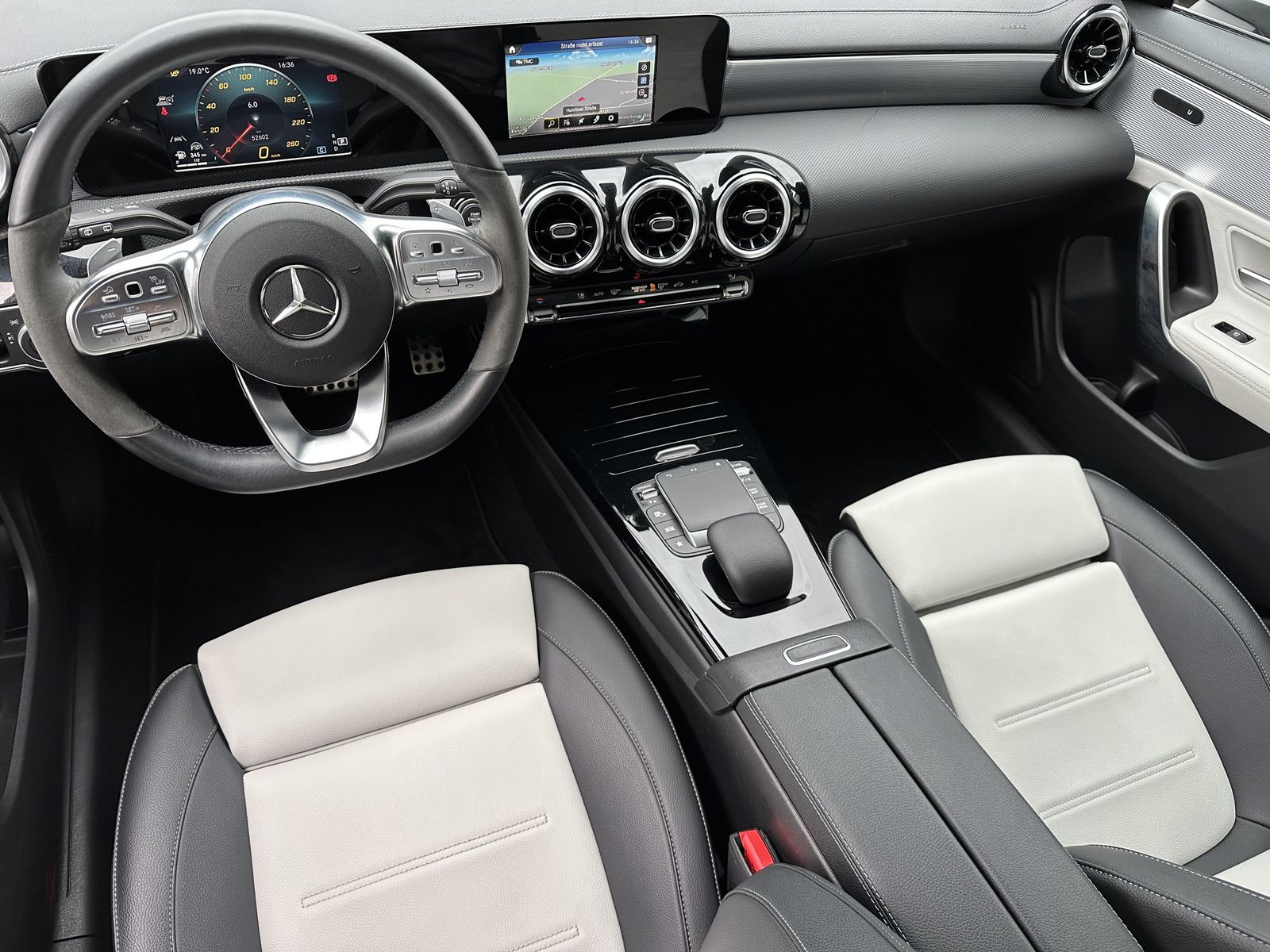 Fahrzeugabbildung Mercedes-Benz CLA 200d Shooting Brake AMG-Line NAV+KAM+CARPLAY
