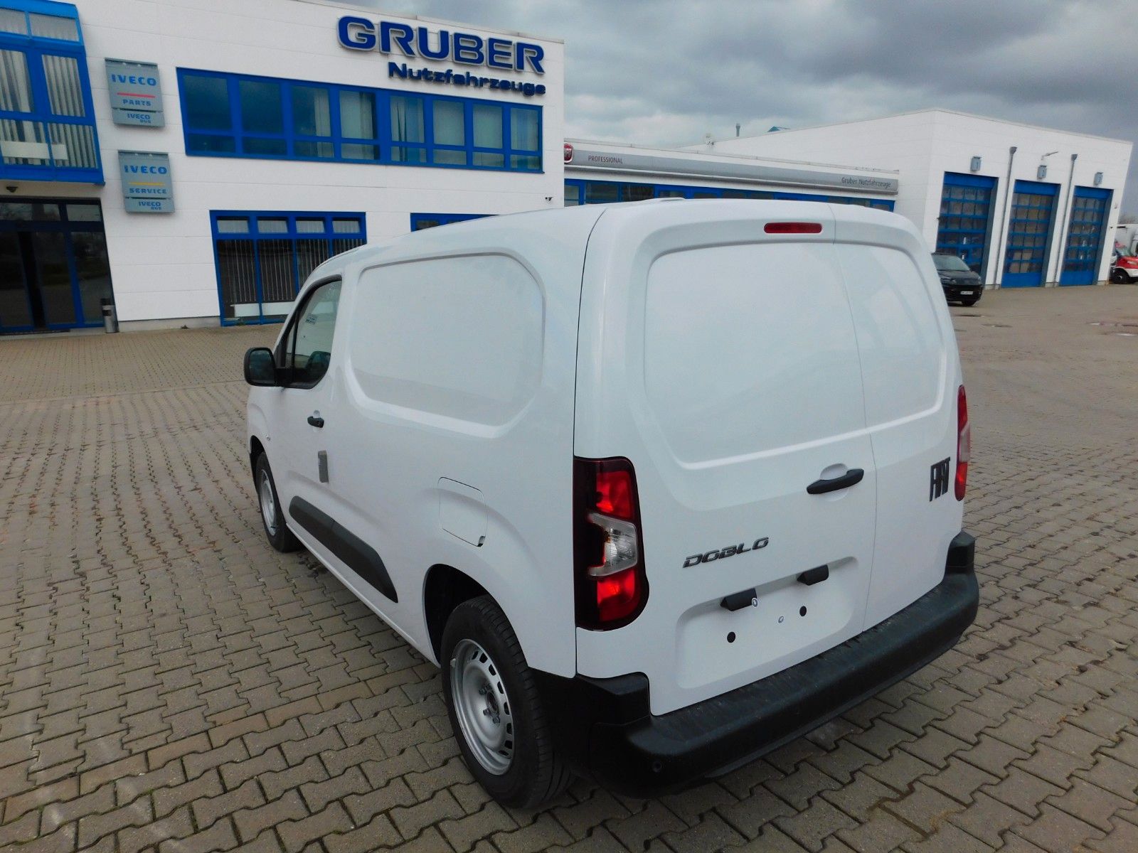 Fahrzeugabbildung Fiat Doblò Kastenwagen M 1.5 Diesel 75 kW