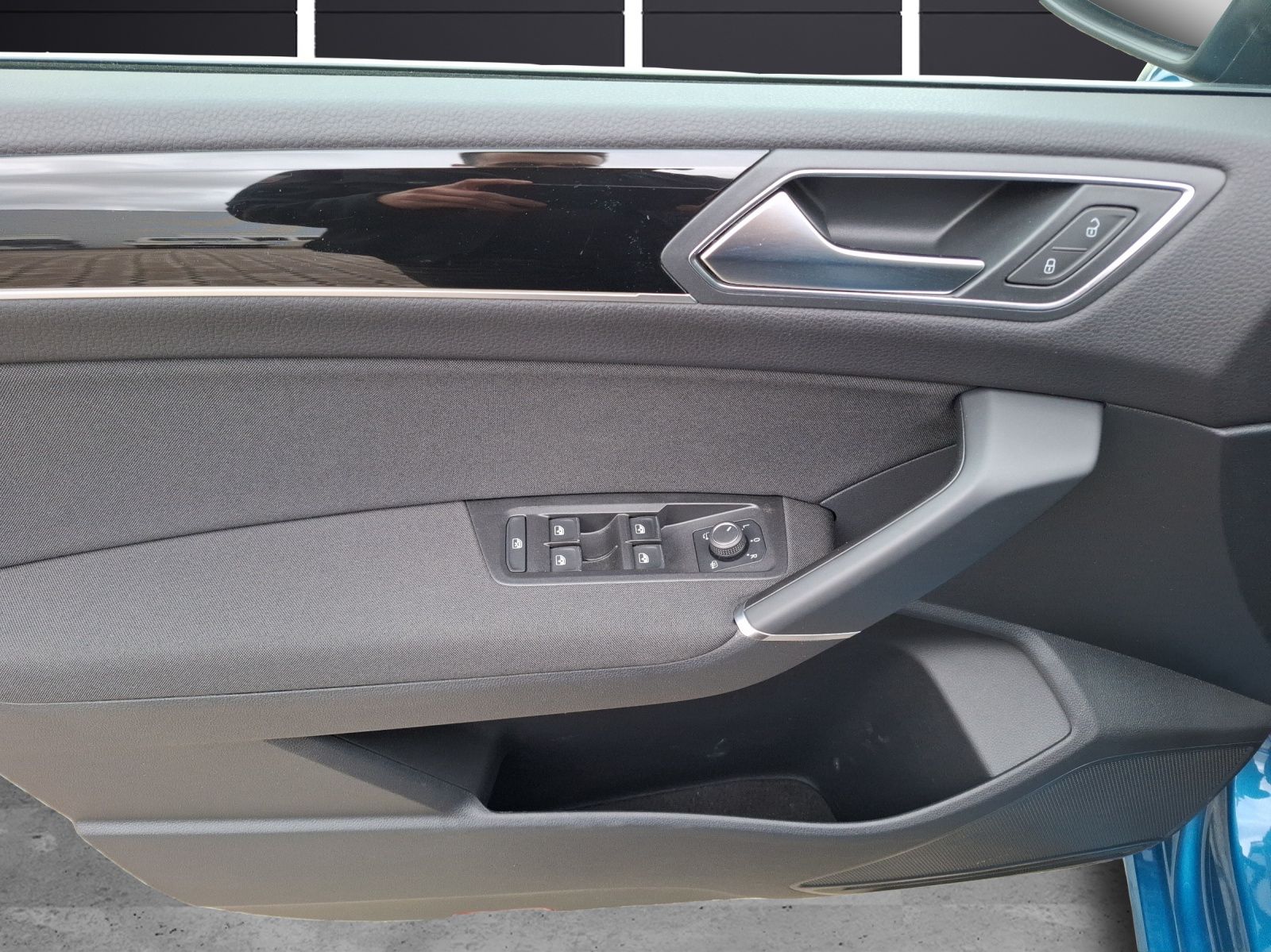 Fahrzeugabbildung Volkswagen Touran TSI Highline AHK ACC LED Navi PDC SH