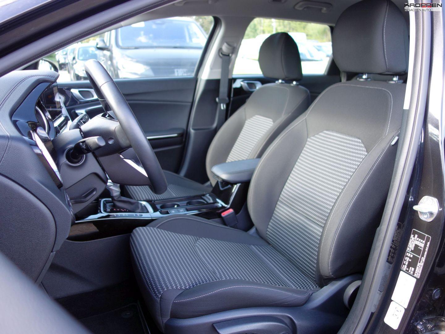 Kia Ceed SW Spirit 1.5T 140  Kamera  SHZ LHZ M+S