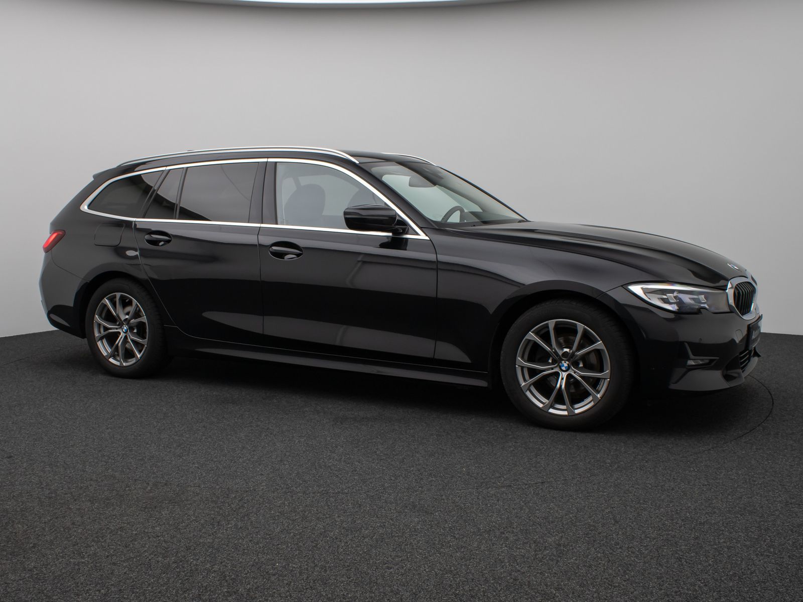 Fahrzeugabbildung BMW 320d SportLine Panorama DAB HiFi Stop&Go Komfort