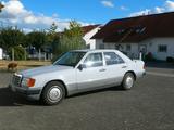 Mercedes-Benz Oldtimer Mercedes Benz E 200 W124 - gebrauchte Mercedes-Benz E 200 aus dem Jahr 1991