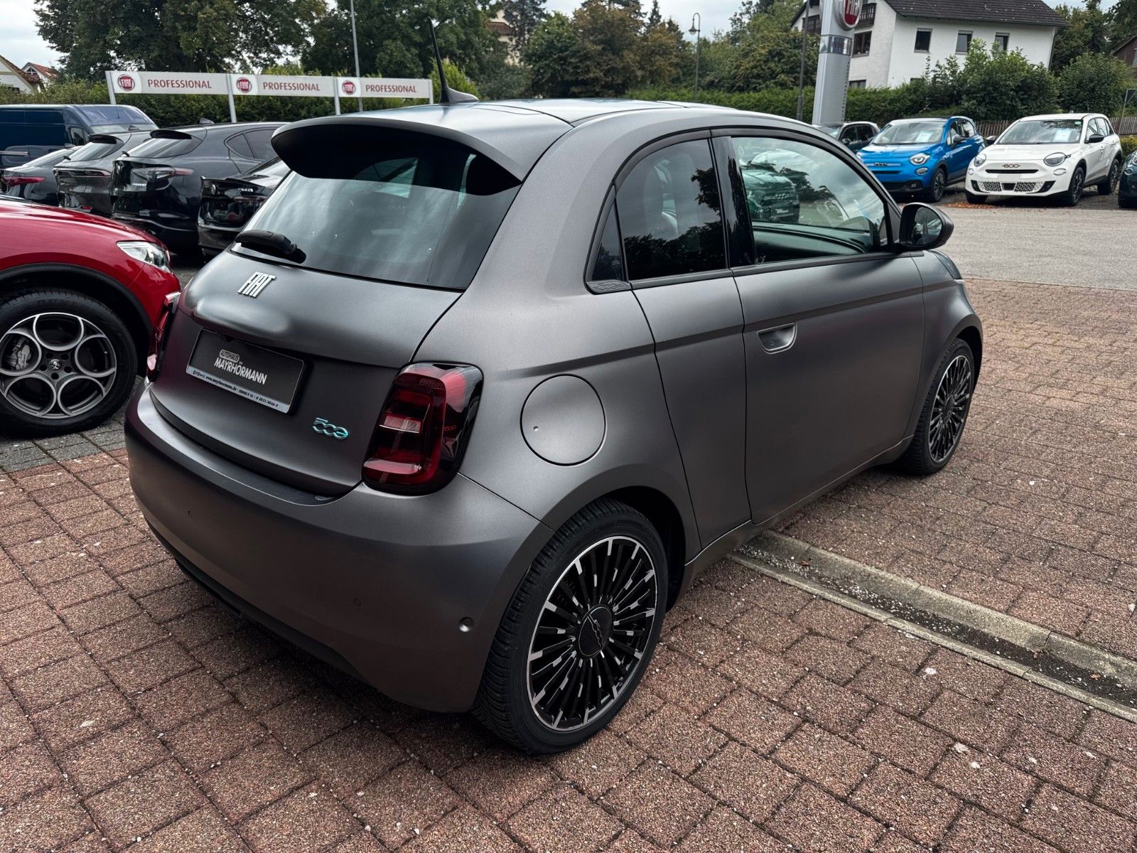 Fahrzeugabbildung Fiat 500e  3+1 Icon MATT NAVI KAMERA LED KLIMAAUT.