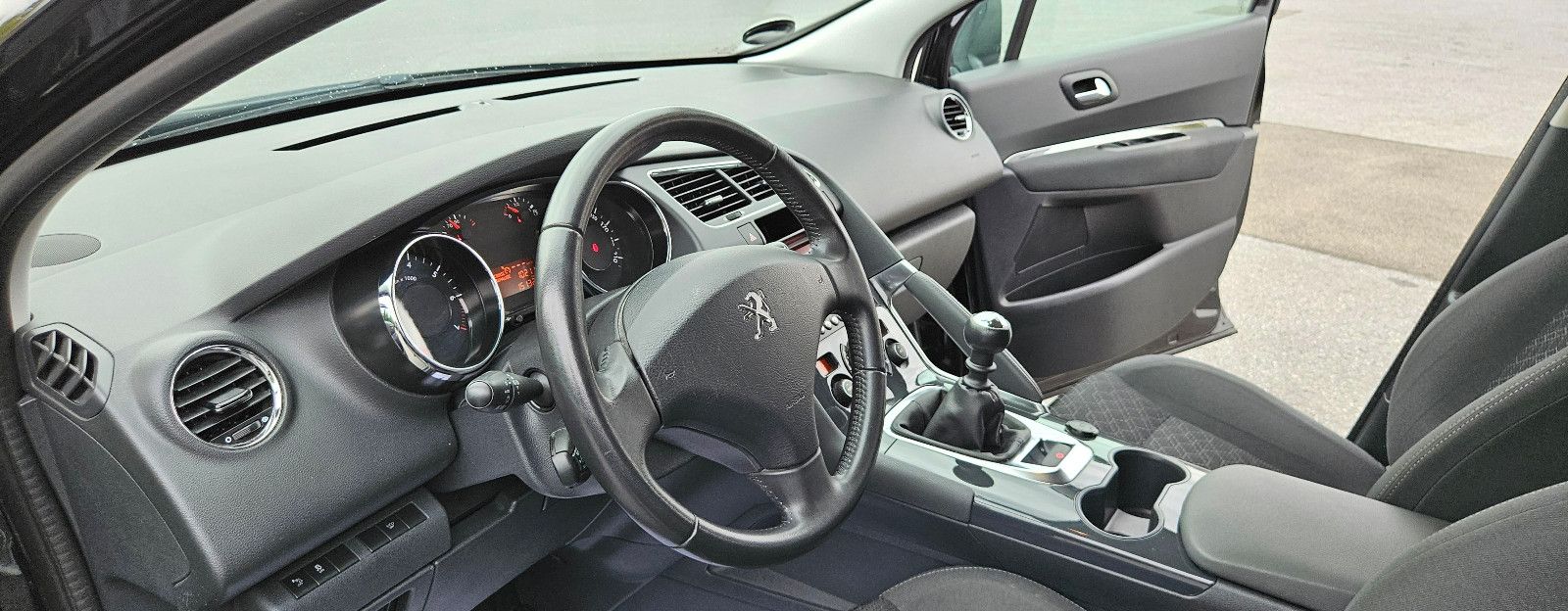 PEUGEOT 3008 Active AHK Euro6 Klimaautomatik Sitzheizung