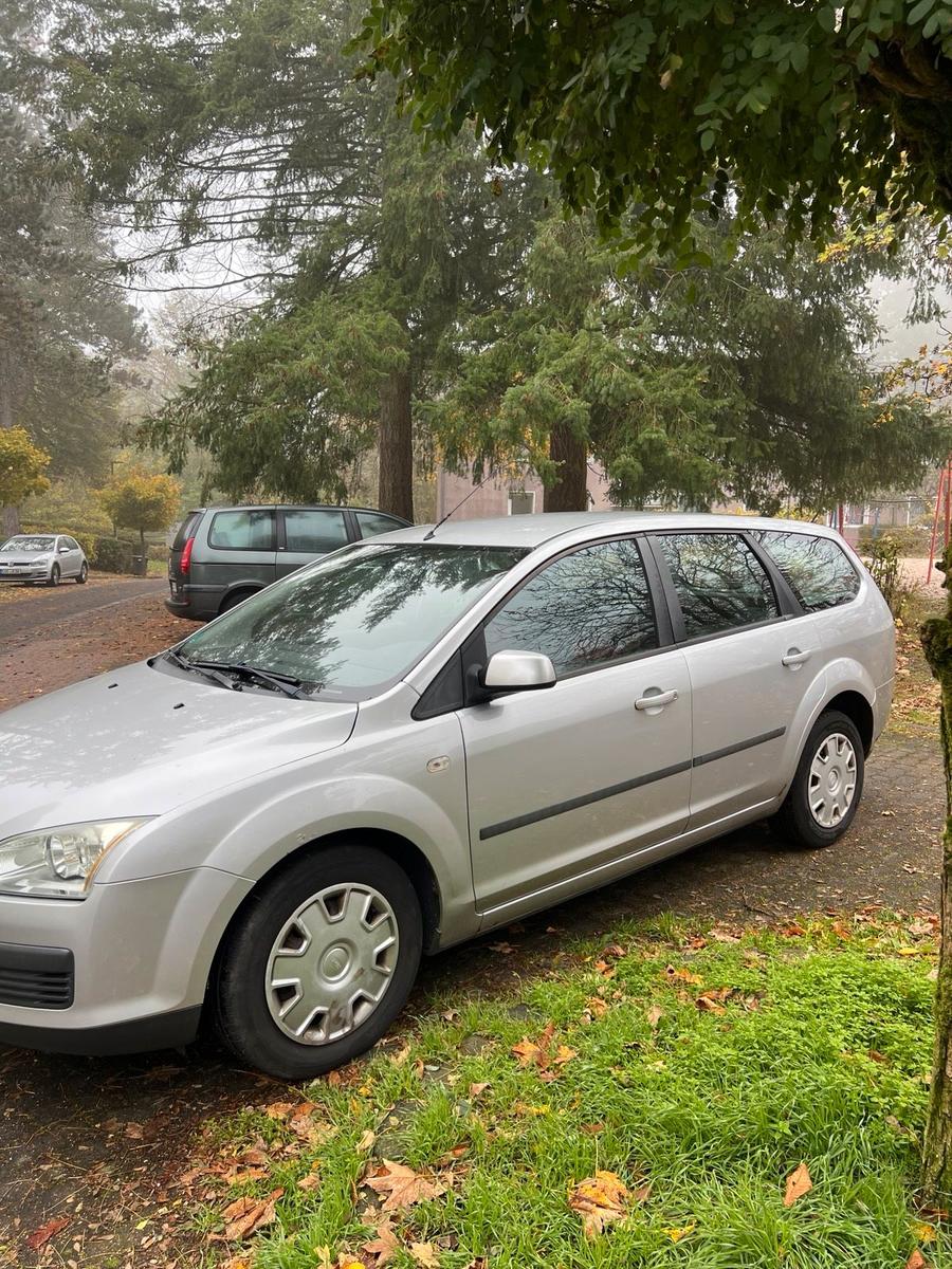 Ford Focus 2007 — rear view