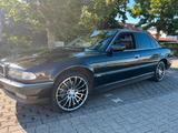 BMW 735i V8  Scheckheftgepflegt  Top Zus... - BMW 735 von privat