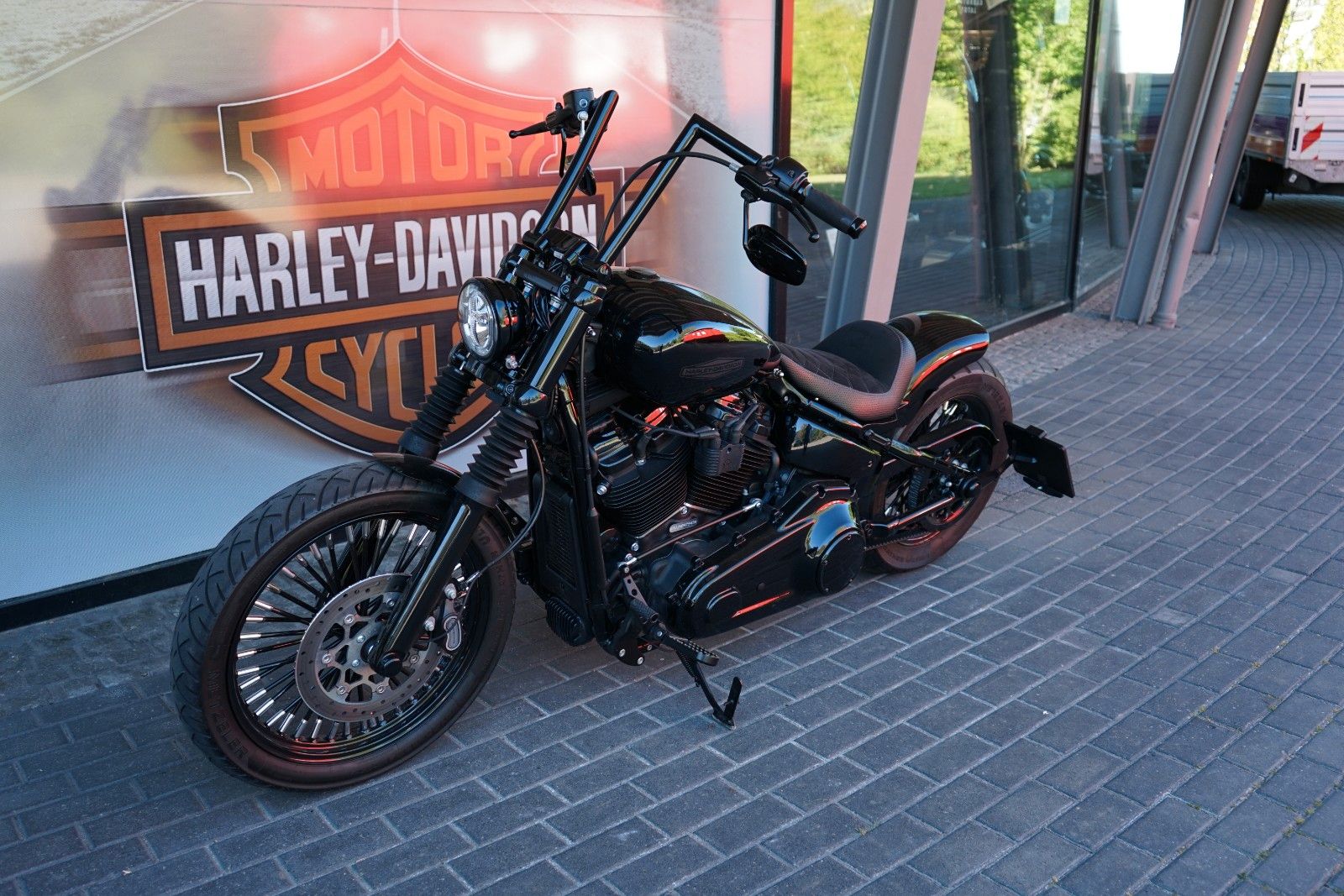 Fahrzeugabbildung Harley-Davidson Softail Custombike - Jekill - Big Spoke - LED