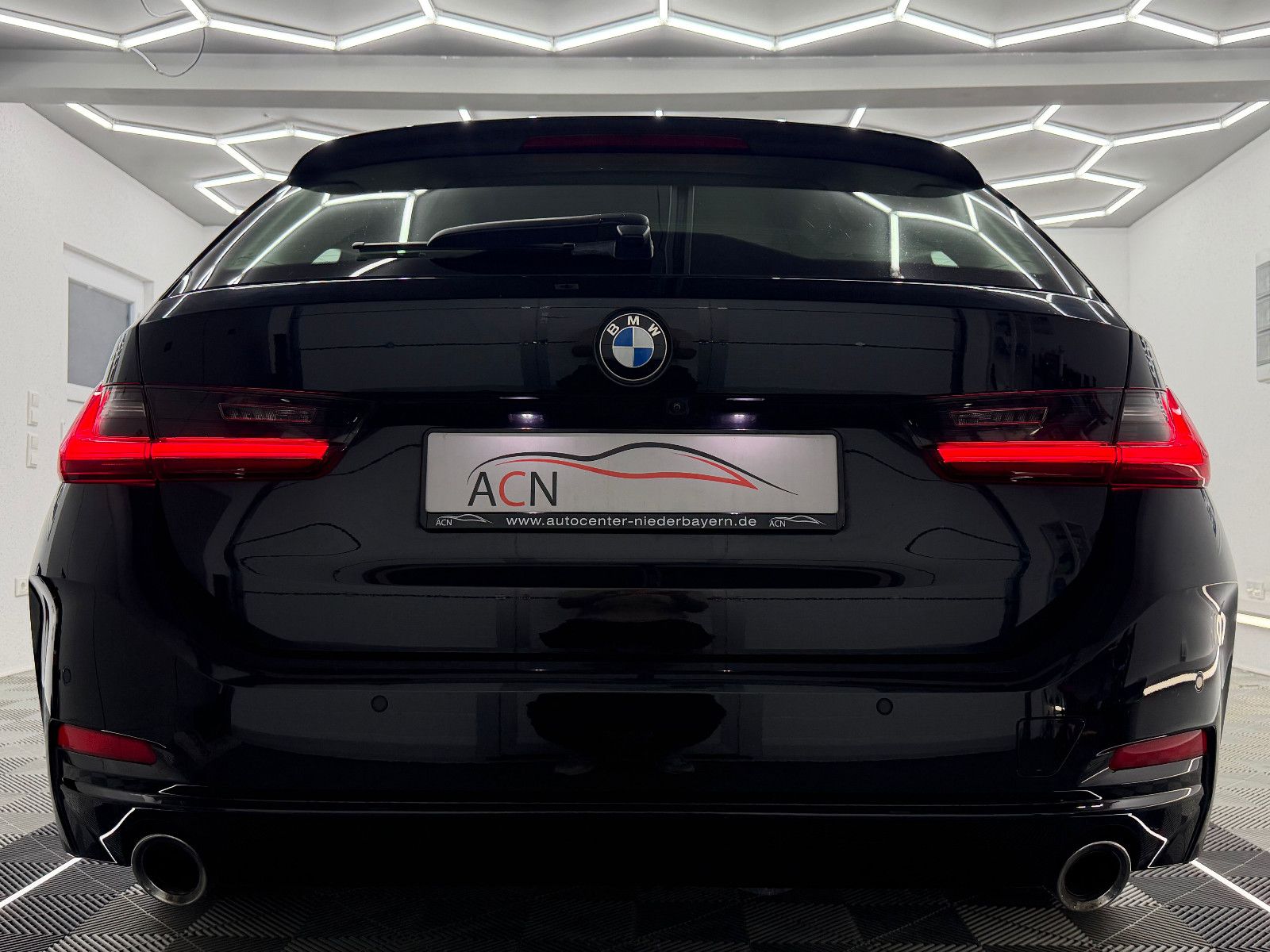 Fahrzeugabbildung BMW 330 d xDrive Touring/LED/CURVED/HuD/AHK/FACELIFT