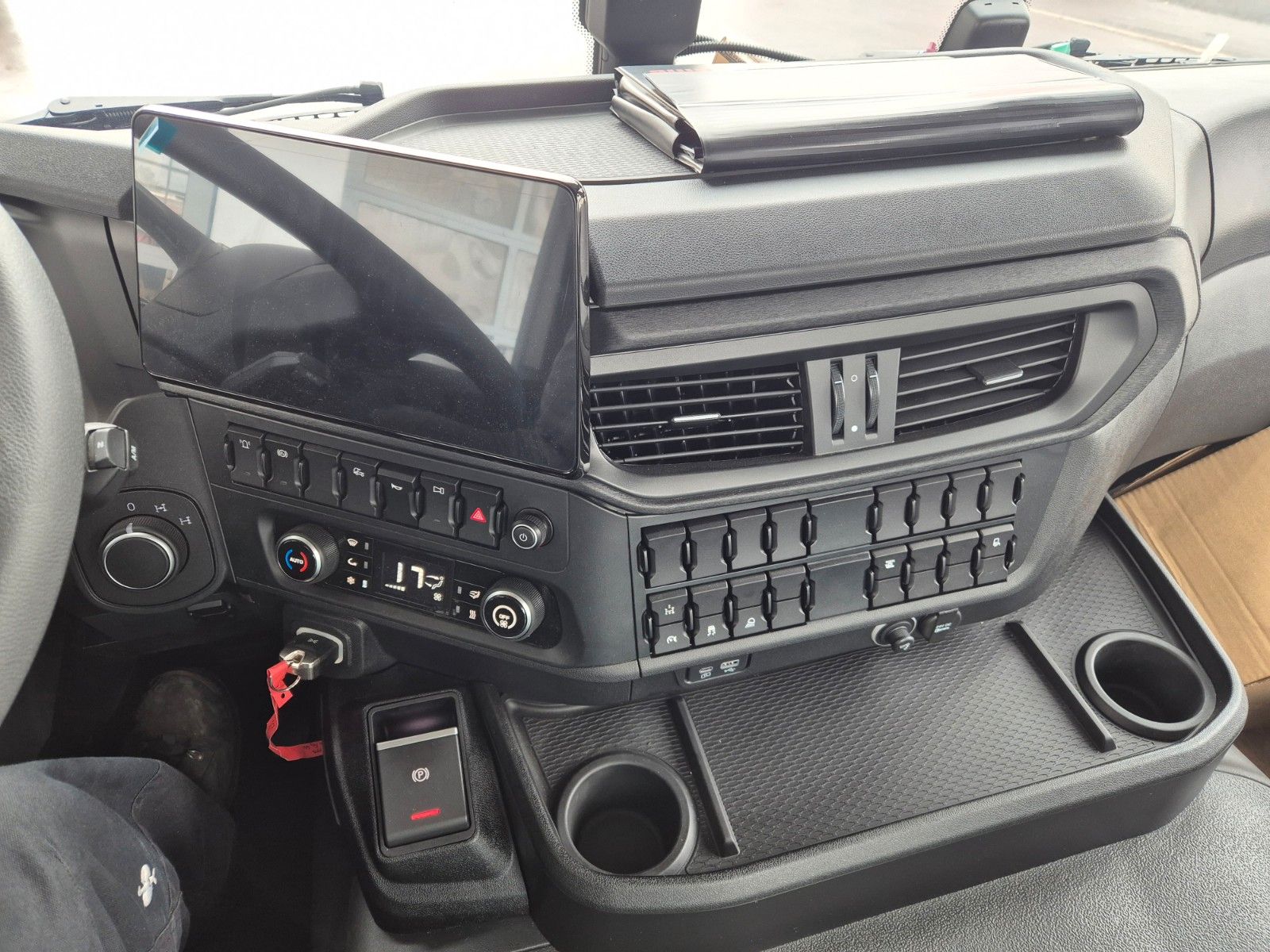 Fahrzeugabbildung Iveco AD300X54Z/P HR 6x4 Abrollkipper