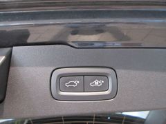 Fahrzeugabbildung Volvo V60 Kombi T4 Momentum Pro NAVI/LED/AHK/PDC+CAM