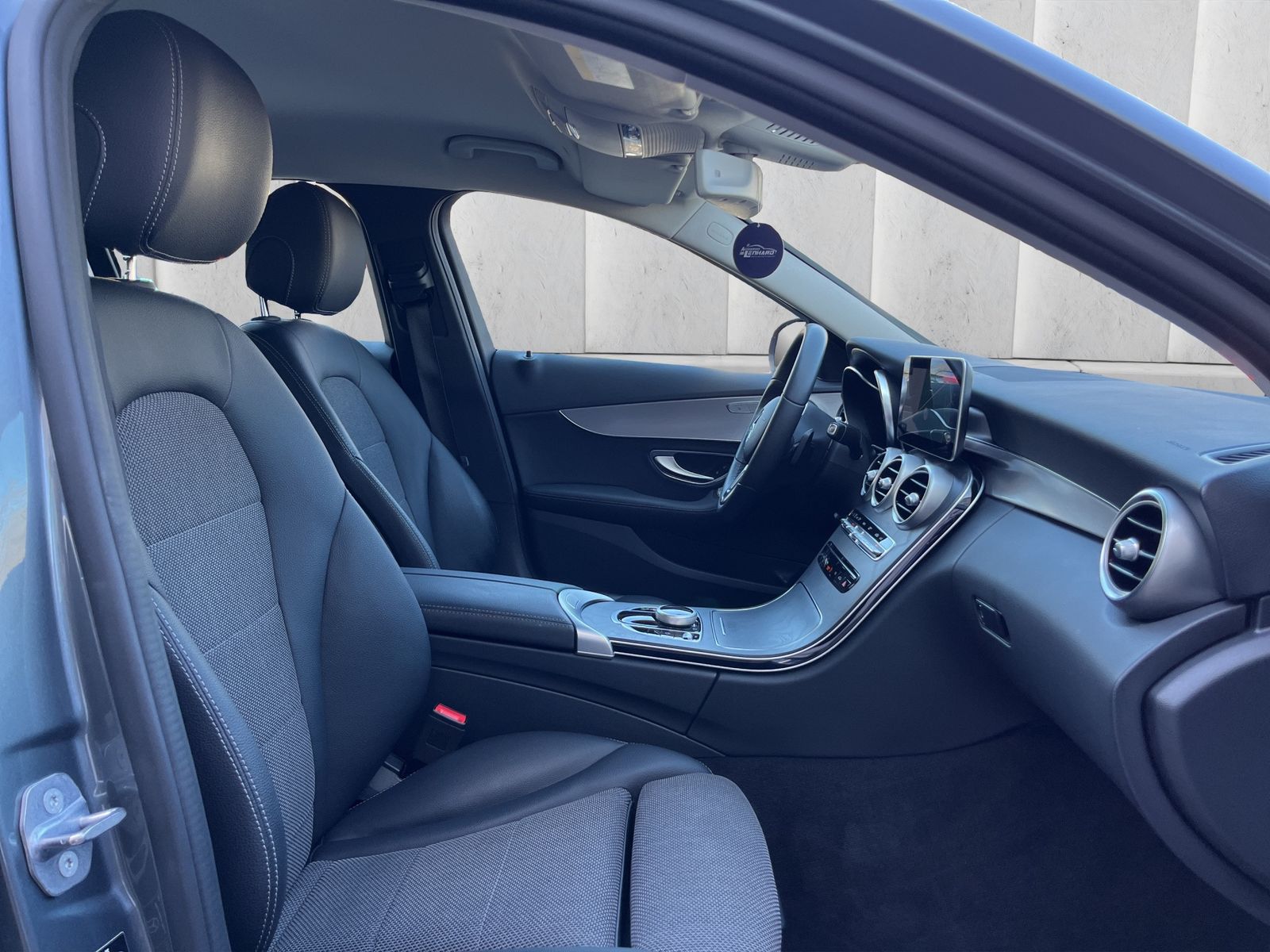 Fahrzeugabbildung Mercedes-Benz C 180 Avantgarde*LED*PDC*Kamera*SHZ*9G-Aut.**