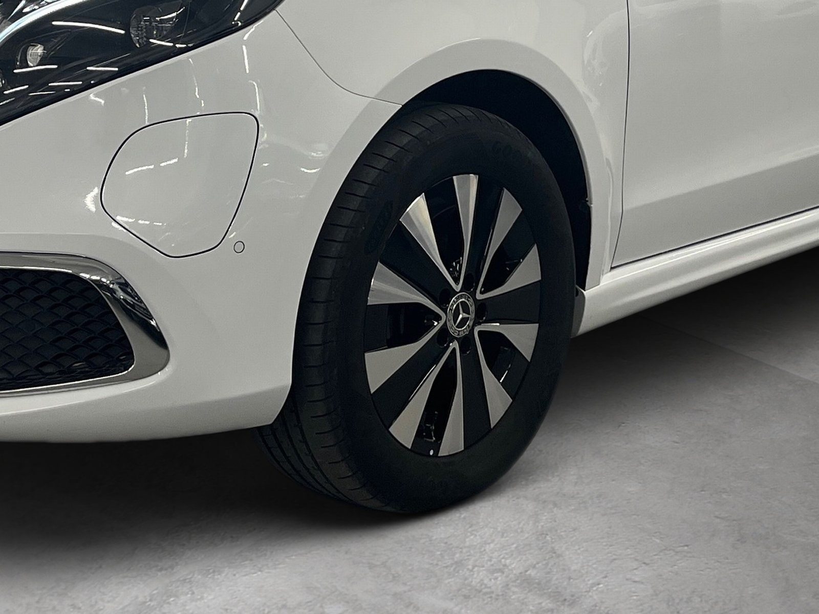 Fahrzeugabbildung Mercedes-Benz EQV 300 AVANTGARDE Lang*Totwink*Kamera*el.Heck*