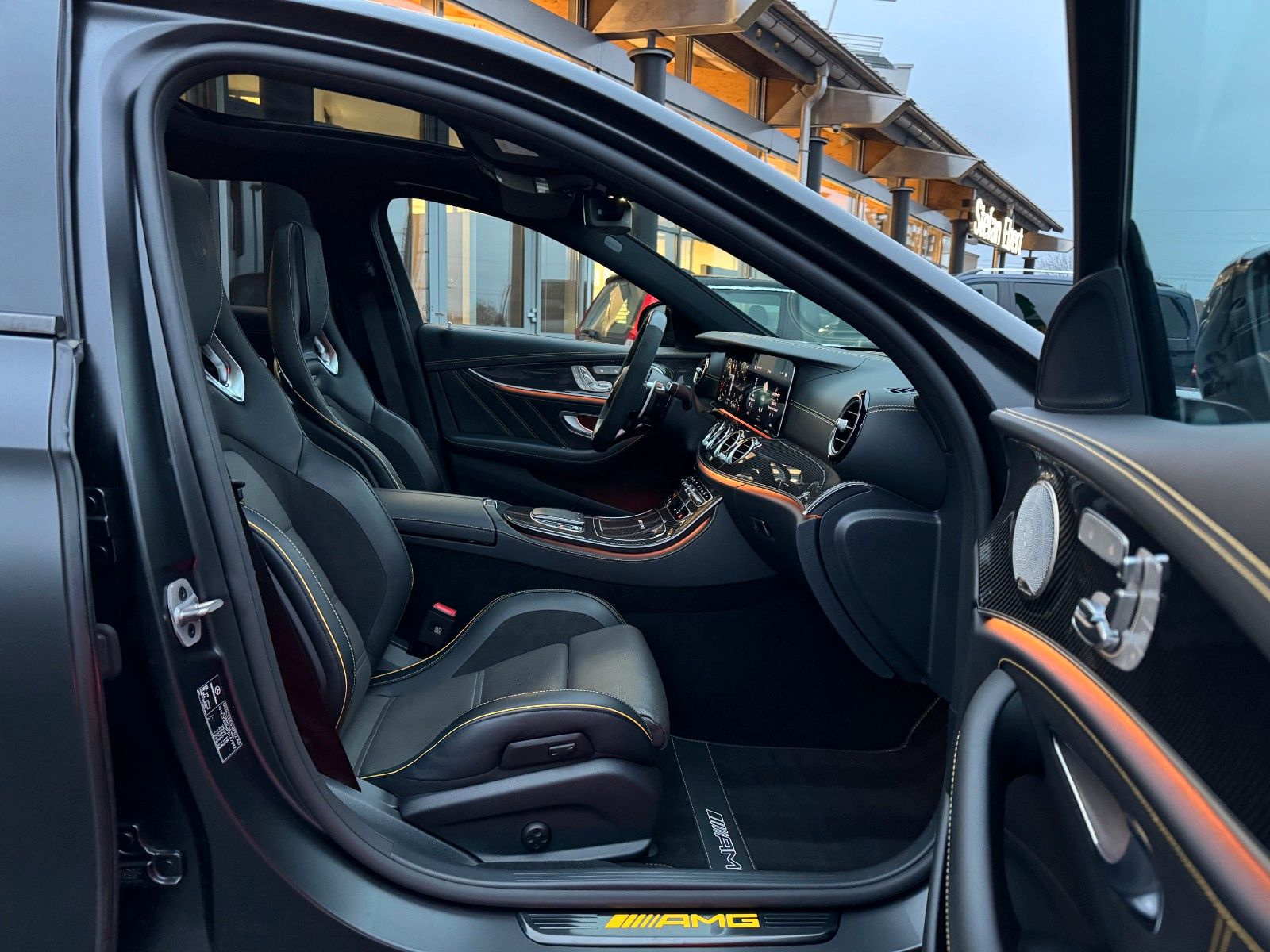 Fahrzeugabbildung Mercedes-Benz E 63 AMG S FinalEd+Pano+Burm+STH+Memory+HUD