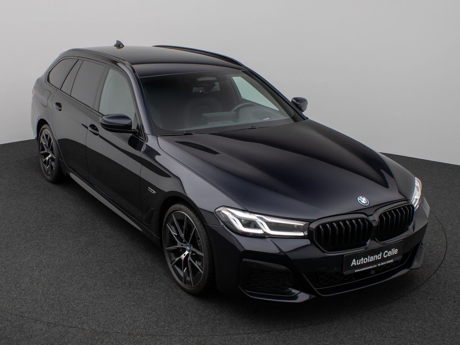 Fahrzeugabbildung BMW 530e xD M Sport Kamera HUD HiFi Komfort 20Zoll