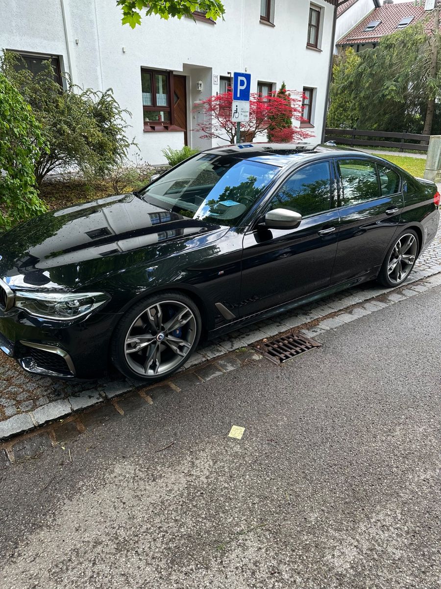 BMW M550i xDrive A -