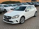 Mercedes-Benz A180, Aut., Leder, LED, Lückenlos Scheckheft - Mercedes-Benz A 180 mit Benzin-Antrieb: Automatik