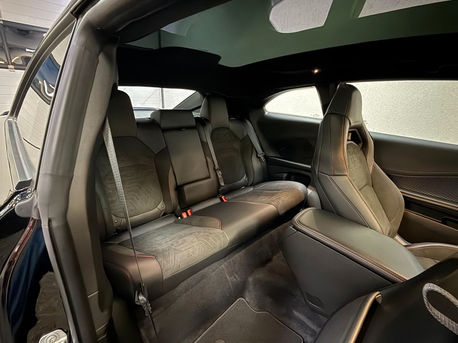 Fahrzeugabbildung Dodge CHARGER 4DR -LAUNCH EDITION-SIXPACK-CARBON-AWD