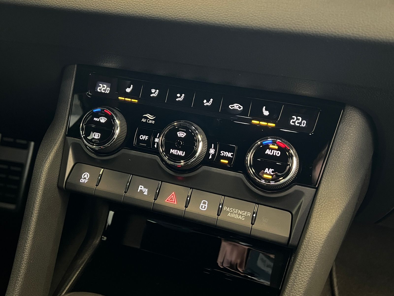 Fahrzeugabbildung SKODA Karoq Sportline 2.0 TDI DSG 4x4 *AHK,Canton-Soun