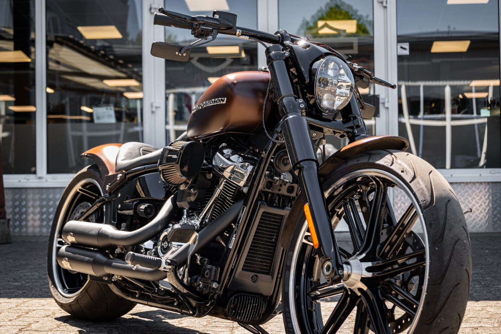 Fahrzeugabbildung Harley-Davidson BREAKOUT FXBR - Jekill & Hyde - Screaming Eagle