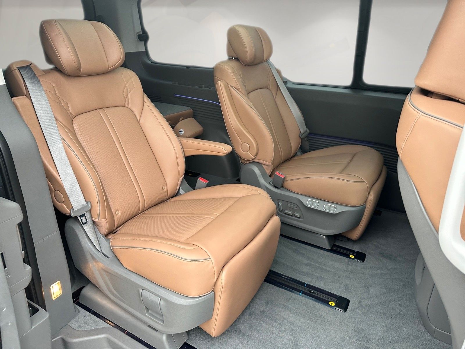 Fahrzeugabbildung Hyundai STARIA 2.2 CRDI 4WD AT SIGNATURE 7-Sitzer Pano