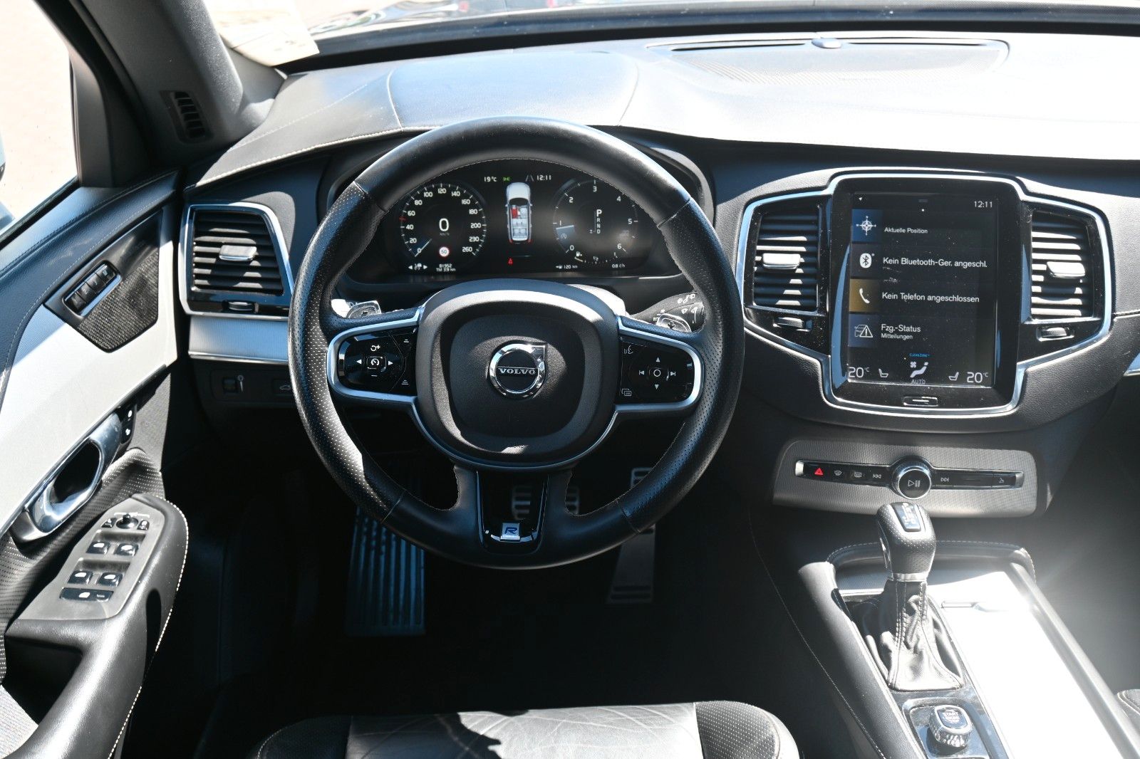 Fahrzeugabbildung Volvo XC90 R Design*D5*PDC*RFK*STHZ*7Si*H&K*MIetkauf